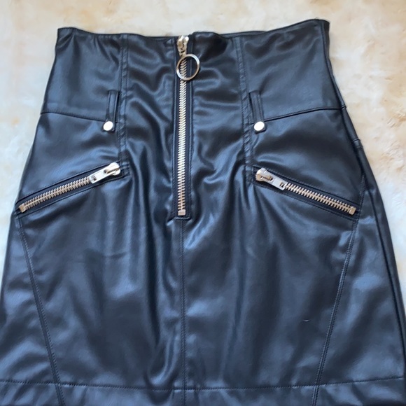 High Waisted Faux Leather Zip Up Skirt Size Small - Picture 9 of 17